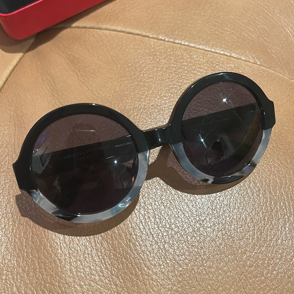 Carolina Herrera Round Shades w/ case